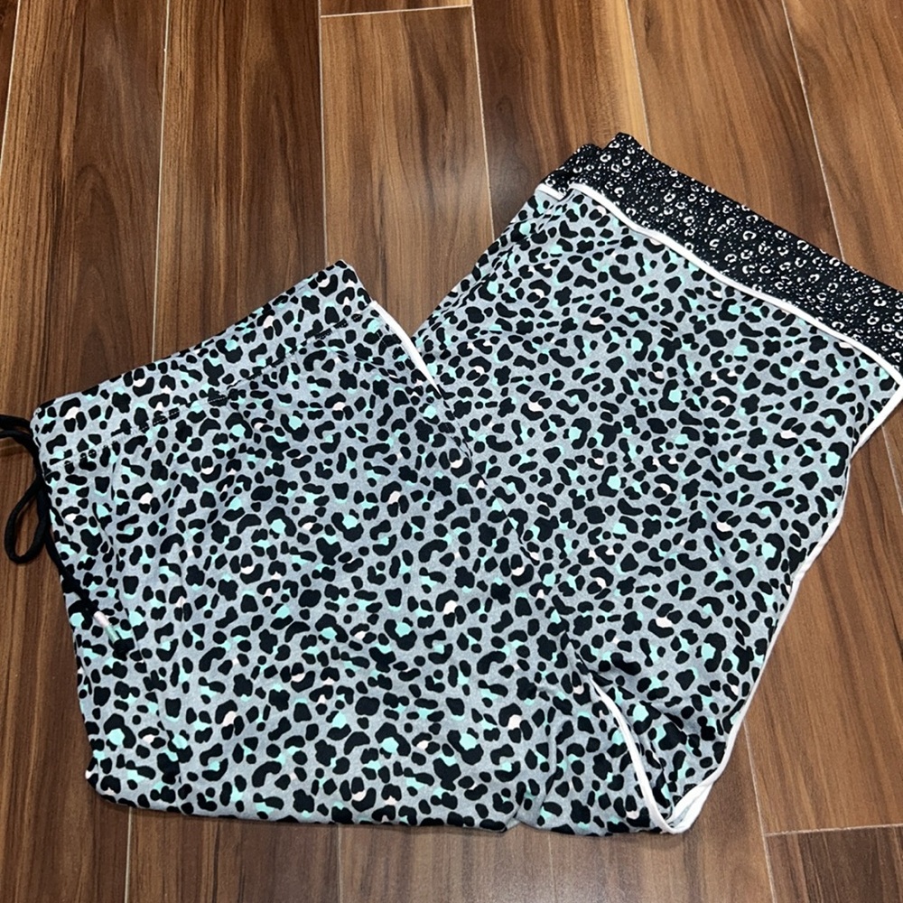 2X Cuddl Duds pajama capri pants animal print